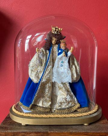 Maria met kind (van was) incl ovale glazen stolp Australië? beschikbaar voor biedingen