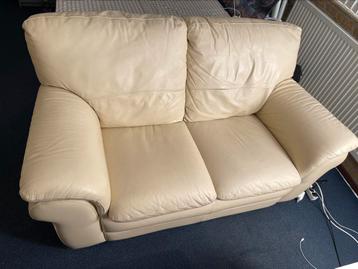 Beige Leather Couch beschikbaar voor biedingen