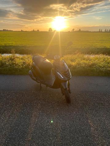 Piaggio zip E5 2022 beschikbaar voor biedingen