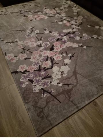 Mooi Tapijt met Bloemenmotief beschikbaar voor biedingen