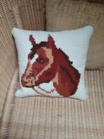 Kussenhoesje met in wol geborduurd paardenhoofd, 35x35 cm, Ophalen of Verzenden, Zo goed als nieuw, Overige kleuren, Vierkant
