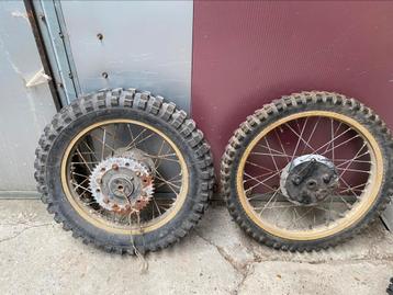 Oldscool yamaha (yz?) crosser velgen. beschikbaar voor biedingen