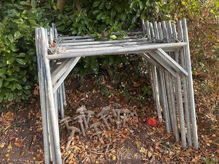 Metselsteiger met buizen en koppelingen, Doe-het-zelf en Verbouw, Steigers, Gebruikt, Gevelsteiger, 2 tot 5 meter, Ophalen of Verzenden