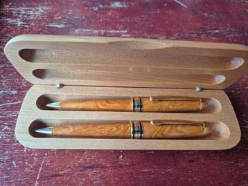 Houten Pennenset in Geschenkdoos beschikbaar voor biedingen