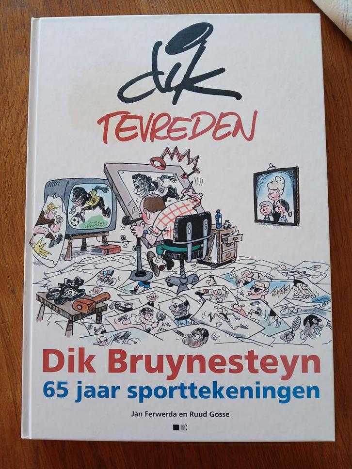 DIK tevreden. Dik Bruynesteyn 65 jaar sporttekeningen, Boeken, Humor, Zo goed als nieuw, Verhalen, Ophalen of Verzenden