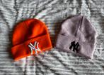 Twee mutsen met logo, Ophalen, Zo goed als nieuw, Overige maten, Muts