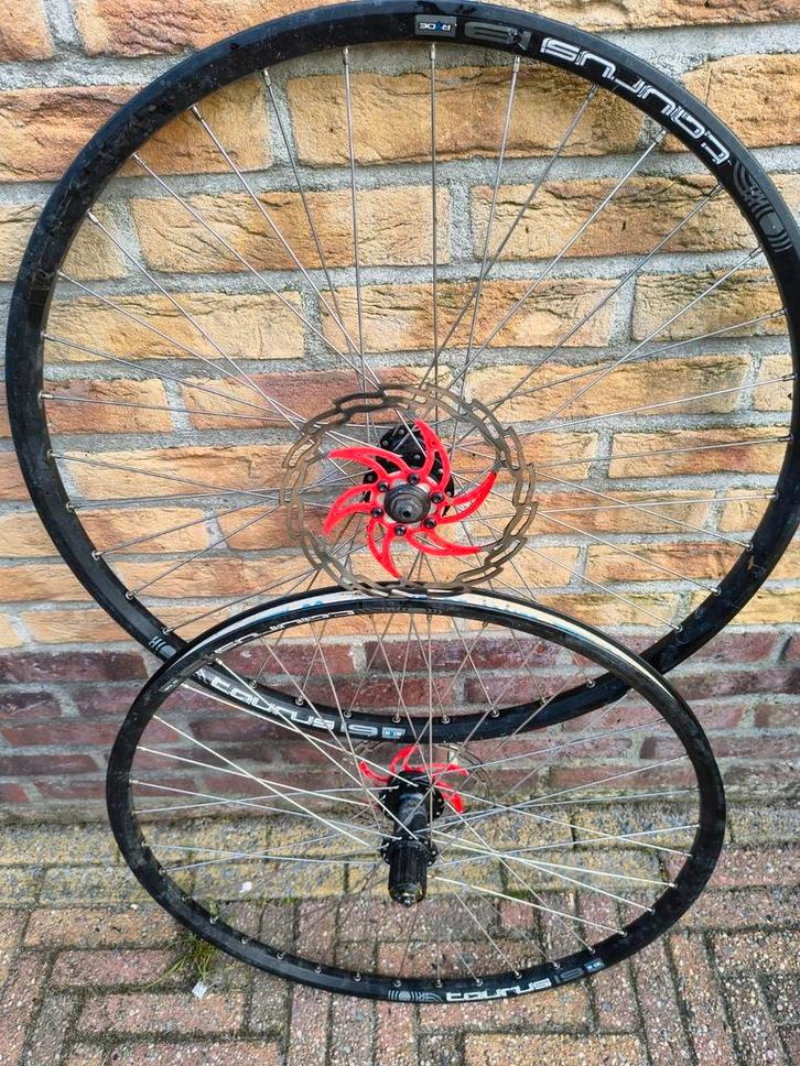Wielsset 26 inch rode accenten ., Fietsen en Brommers, Fietsonderdelen, Zo goed als nieuw, Ophalen of Verzenden