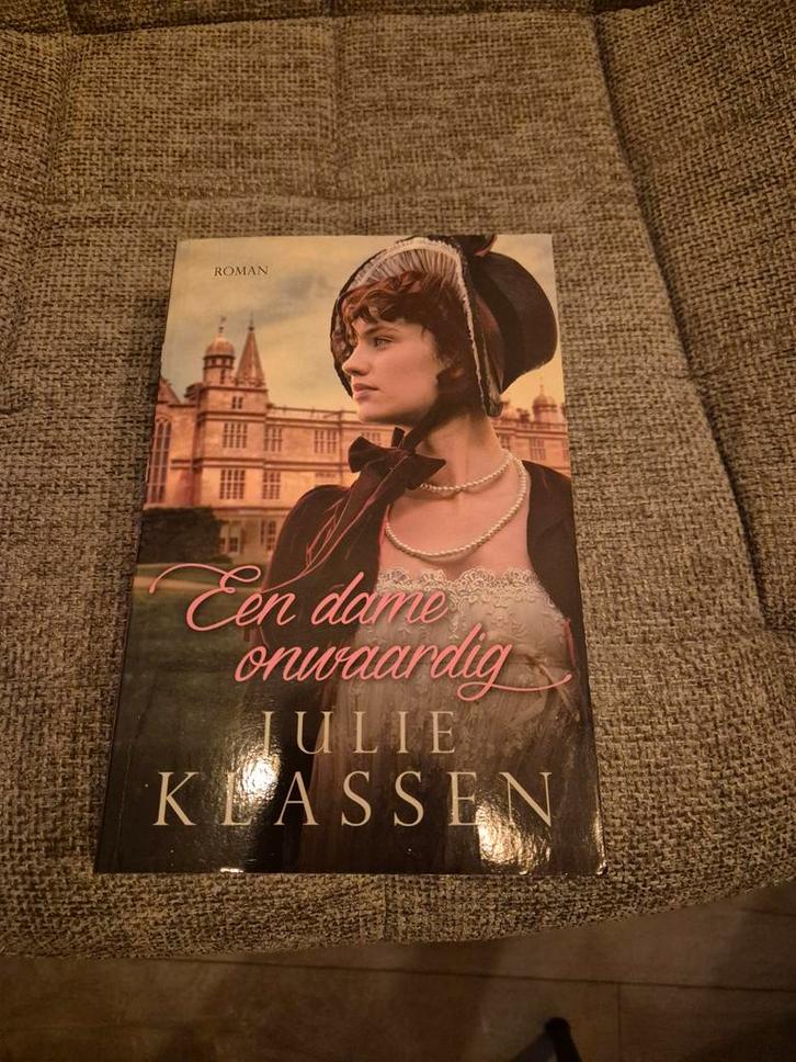 Julie Klassen - Een dame onwaardig, Boeken, Historische romans, Zo goed als nieuw, Ophalen of Verzenden