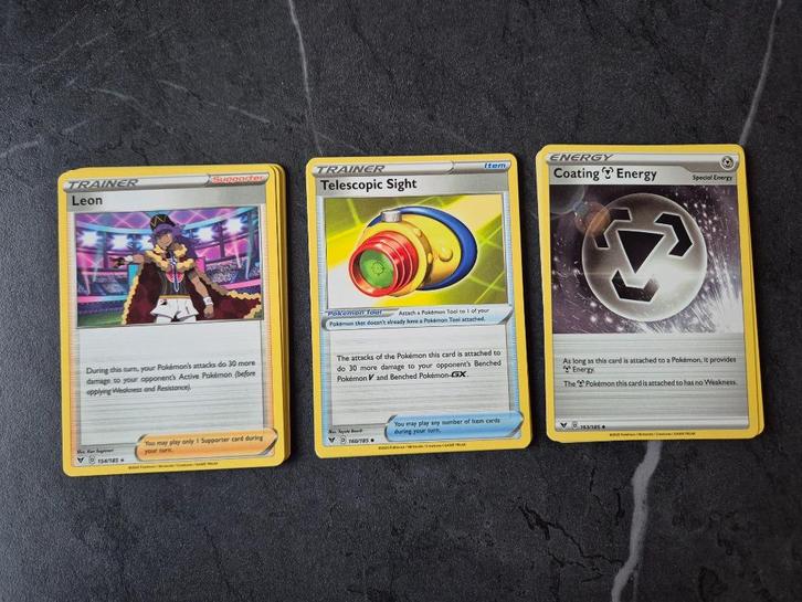 Pokémon Sword & Shield: Vivid Voltage kaarten, Hobby en Vrije tijd, Verzamelkaartspellen | Pokémon, Zo goed als nieuw, Meerdere kaarten