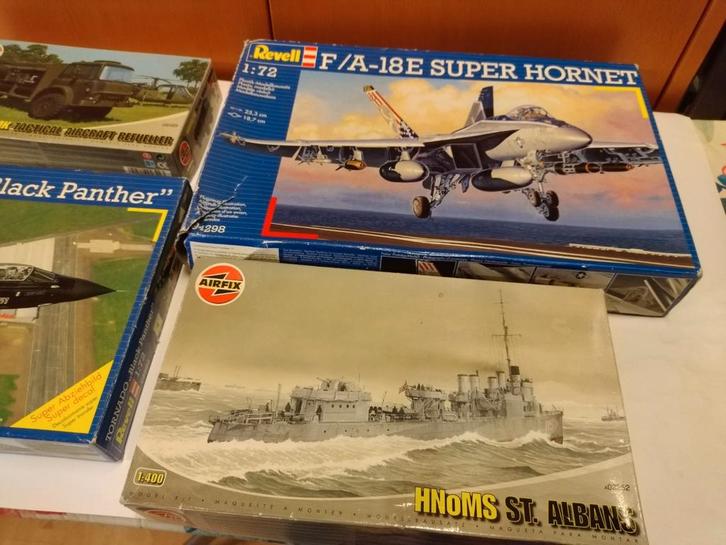 2x Airfix bouwpakket en 2x Revell bouwpakket 4 bouwpakketten, Hobby en Vrije tijd, Modelbouw | Vliegtuigen en Helikopters, Zo goed als nieuw