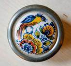 Vintage tinnen pillendoosje met porselein, Ophalen of Verzenden