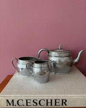 Verzilverde theeset theepot suikerpot melkkan beschikbaar voor biedingen
