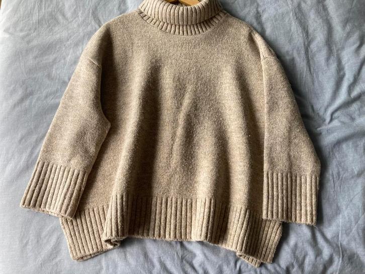 Soft Beige Oversize Turtleneck Sweater in Warm Wool Blend, Kleding | Dames, Truien en Vesten, Zo goed als nieuw, Maat 42/44 (L)