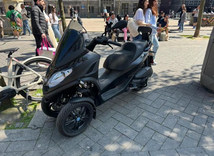 Piaggio MP3 Deep Black  – HPE 300 –, Motoren, Motoren | Piaggio, Bedrijf, Scooter, 12 t/m 35 kW, 1 cilinder, ABS, Ophalen