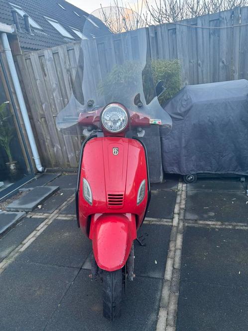 Scooter riva rood, Fietsen en Brommers, Snorfietsen en Snorscooters, Gebruikt, Overige merken, Benzine, Ophalen of Verzenden