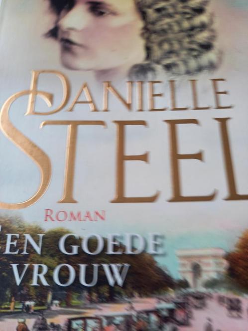Danielle Steel - Een goede vrouw, Boeken, Romans, Zo goed als nieuw, Amerika, Ophalen of Verzenden