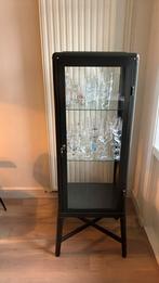 Vitrinekast FABRIKÖR donkergrijs, Ophalen, 50 tot 100 cm, Zo goed als nieuw, 150 tot 200 cm