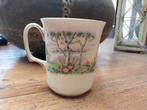 uit oma's kast vintage porseleinen royal albert beker, Huis en Inrichting, Keuken | Servies, Ophalen of Verzenden, Zo goed als nieuw