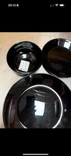 Zwarte borden groot aantal, Huis en Inrichting, Keuken | Servies, Ophalen, Zo goed als nieuw, Wedgwood, Bord(en)