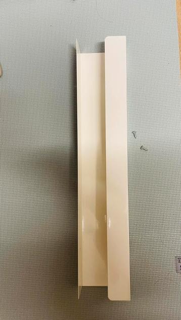 Under desk cable management tray beschikbaar voor biedingen