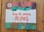 Aan de voeten van Jezus., Ophalen of Verzenden, Zo goed als nieuw