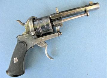 Antieke 7 mm penvuur revolver beschikbaar voor biedingen