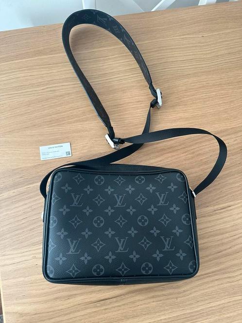 Louis Vuitton Messenger Bag met doos en factuur, Sieraden, Tassen en Uiterlijk, Tassen | Schoudertassen, Zo goed als nieuw, Overige merken