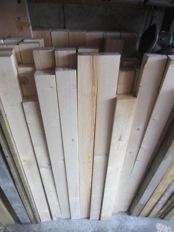44 Stevige geschaafde grenen- en vurenhouten balken 70x40 mm beschikbaar voor biedingen