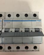 3x Hager MCN 632E C32 installatieautomaat 3-fase, Ophalen of Verzenden, Zo goed als nieuw, Overige typen