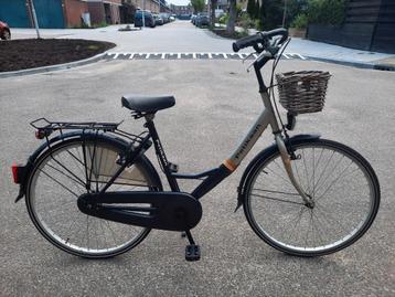26 inch Meisjesfiets met mandje (Zéér nette en goede staat) beschikbaar voor biedingen