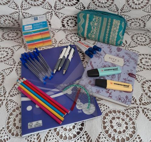 Teken/kleur/schrijf/vakantie/camping/school set 2, Hobby en Vrije tijd, Tekenen, Zo goed als nieuw, Potlood of Stift, Ophalen of Verzenden