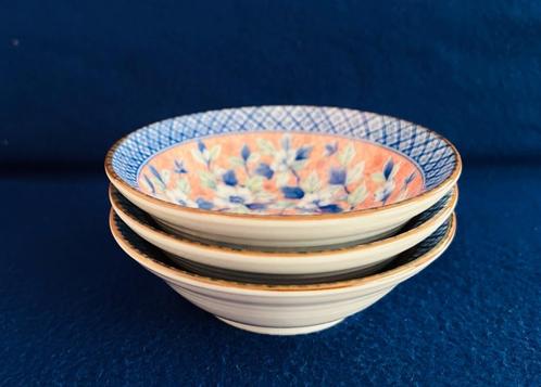 3x Kommetje bloesem ø 11 cm hoogte 4,5 cm Gemerkt Japans, Antiek en Kunst, Antiek | Servies los, Ophalen