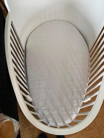 Baby box/ledikant met matras. Gebruikt prima voor 2e ronde beschikbaar voor biedingen