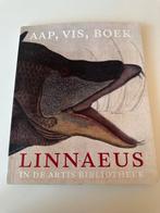 Aap, vis, boek - Linnaeus in de Artis Bibliotheek, Boeken, Ophalen of Verzenden, Gelezen, Natuur algemeen