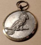 nr 32 vintage metalen Kakatoe hanger, Ophalen of Verzenden, Overige materialen
