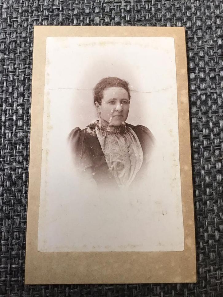 CDV, Vrouw, Gebr. IJpma, Edam - Wormerveer, Carte de Visite, Verzamelen, Foto's en Prenten, Gebruikt, Foto, Voor 1940, Ophalen of Verzenden