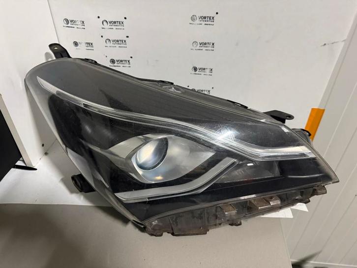 Koplampen Toyota Yaris (Hybride) 2015/2020, Auto-onderdelen, Verlichting, Toyota, Gebruikt, Ophalen of Verzenden