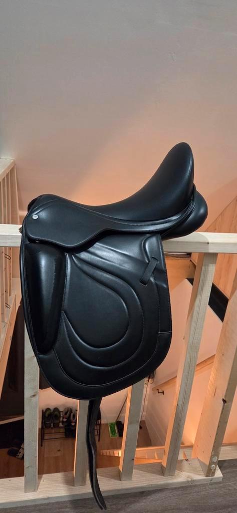 PE dresuurzadel monoblad 17.5" met verwisselbare boom, Dieren en Toebehoren, Paarden en Pony's | Verzorgingsproducten, Zo goed als nieuw