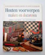 Hobbyboek M2035: Houten voorwerpen maken en decoreren, Stewart & Sally Walton, Ophalen of Verzenden, Zo goed als nieuw, Tekenen en Schilderen