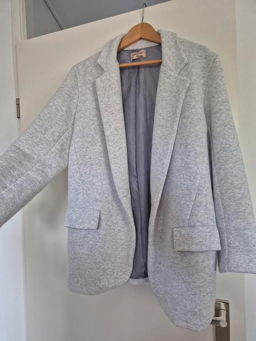 Grijs dames colbert jasje, casual sportief, maat M/L, Kleding | Dames, Jasjes, Kostuums en Pakken, Zo goed als nieuw, Jasje, Maat 38/40 (M)