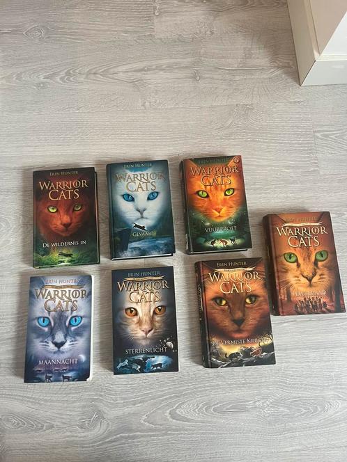 Warrior cats boeken van serie 1,2,5, Boeken, Fantasy, Zo goed als nieuw, Ophalen of Verzenden
