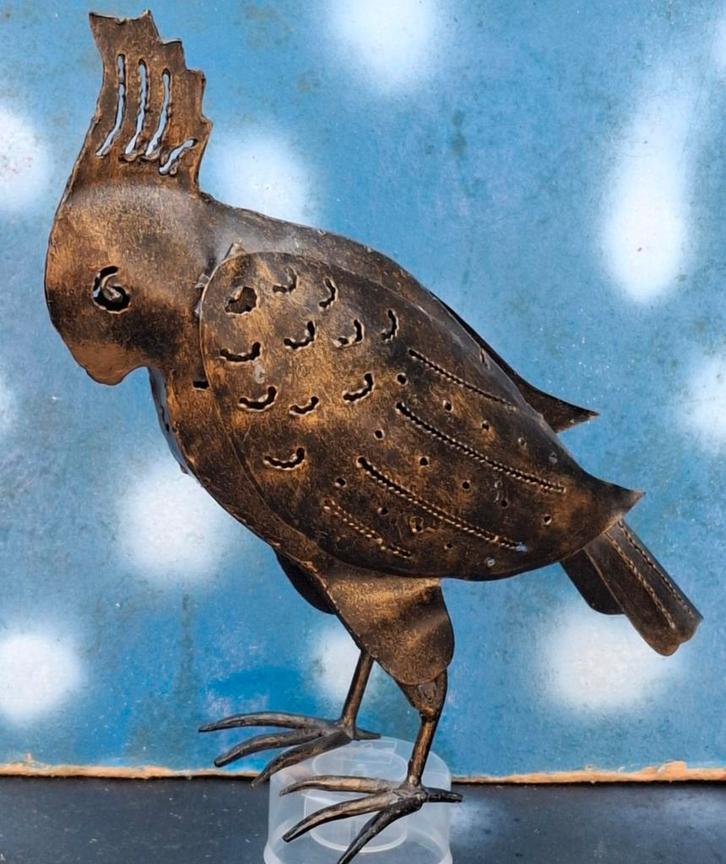 Kaketoe metaal. Brons patina. 27 cm., Verzamelen, Dierenverzamelingen, Zo goed als nieuw, Beeldje of Figuurtje, Vogel, Ophalen