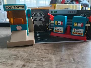 Buddy L tolhuisje en benzinepomp. beschikbaar voor biedingen