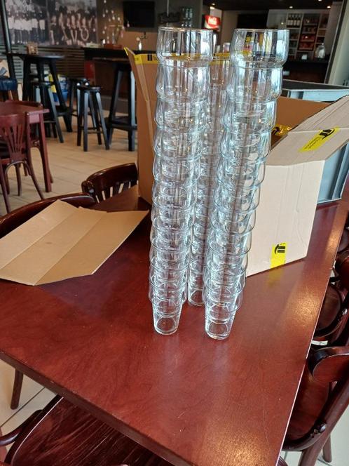 Grote partij bierglazen. ca. 200 dezelfde glazen, Verzamelen, Glas en Borrelglaasjes, Zo goed als nieuw, Bierglas, Ophalen