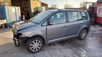 Volkswagen Touran 2007 1.6i BSE JJT Grijs LD7S onderdelen beschikbaar voor biedingen