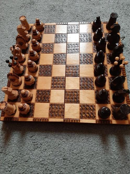 Mooi SCHAAKBORD compleet en helemaal GAAF nu prijs 50 €, Hobby en Vrije tijd, Gezelschapsspellen | Bordspellen, Zo goed als nieuw