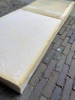 Schuim, 2 stukken. Maat: 90 x 63 cm. 9,5 cm naar 11,5 cm dik, Ophalen, Gebruikt, Materiaal