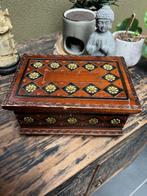 Marokkaanse kist kistje handwerk bloemen Vintage Arabisch, Huis en Inrichting, Woonaccessoires | Kisten, Gebruikt, Minder dan 50 cm