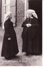 Brabantsch-Dorpsleven.-Op Bezoek. Dames in klederdracht.24-9, Verzamelen, Ansichtkaarten | Nederland, Verzenden, 1940 tot 1960