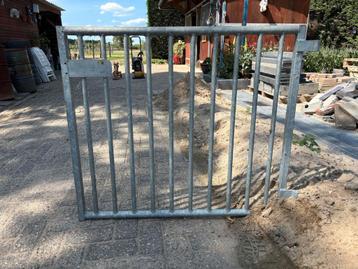 Gegalvaniseerd rek bovendeel paardenstal deur. beschikbaar voor biedingen